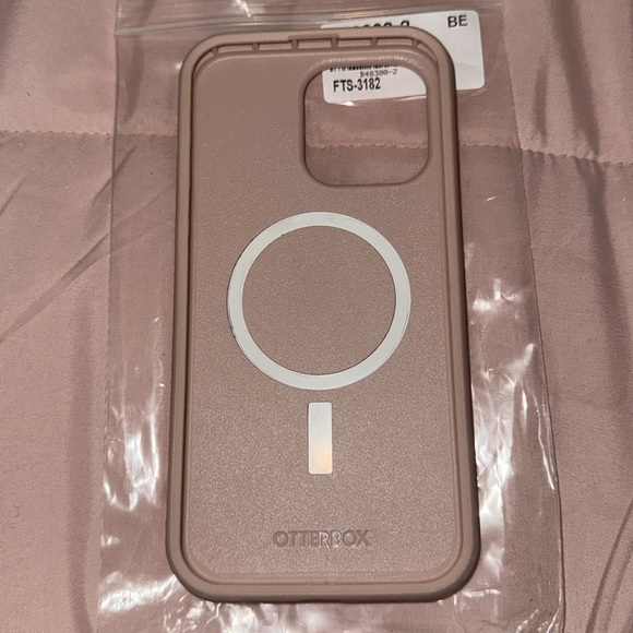 Otterbox IPhone 15 Pro Max case - Picture 2 of 5